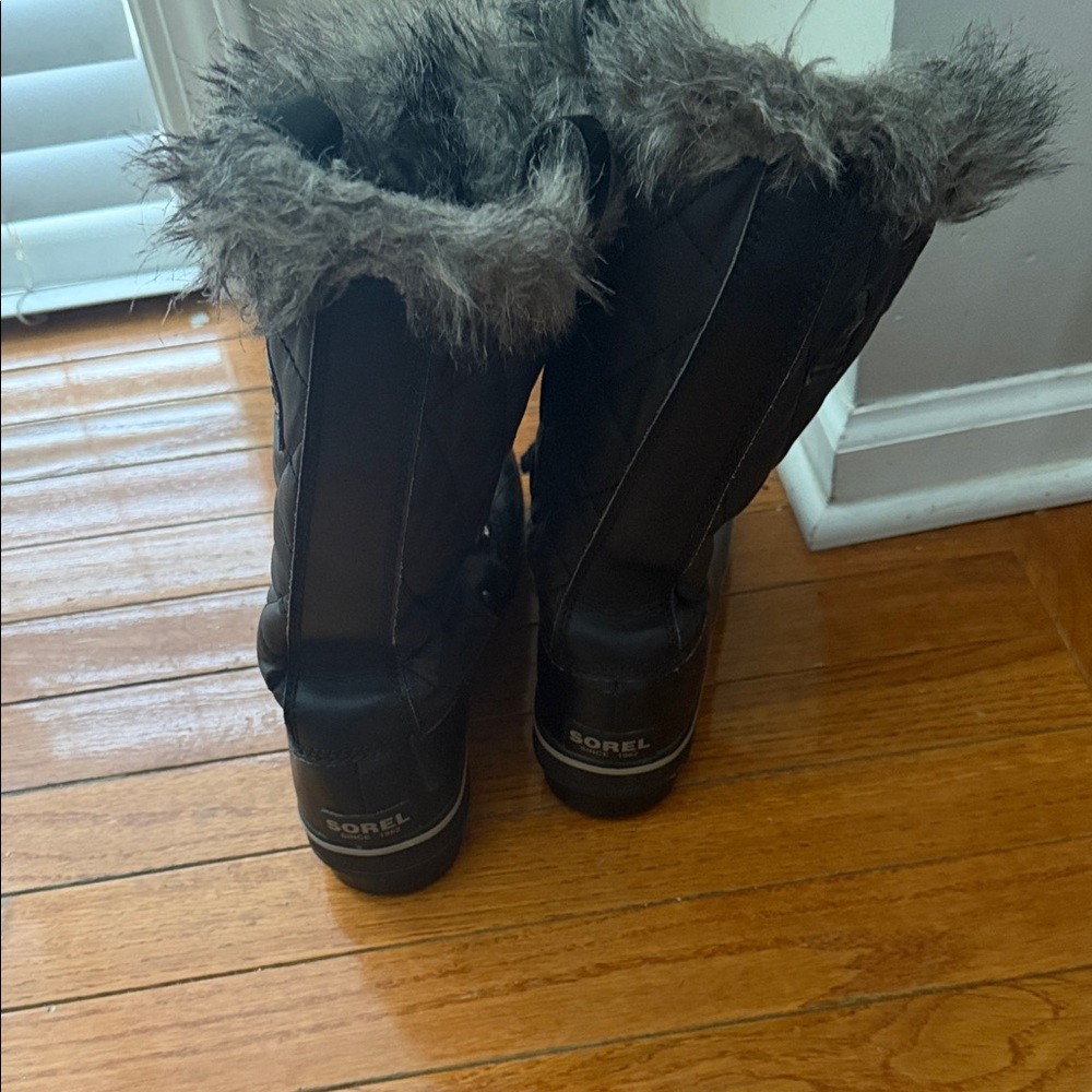 Sorel Black Winter Boots with Gray Fur - Picture 3 of 5